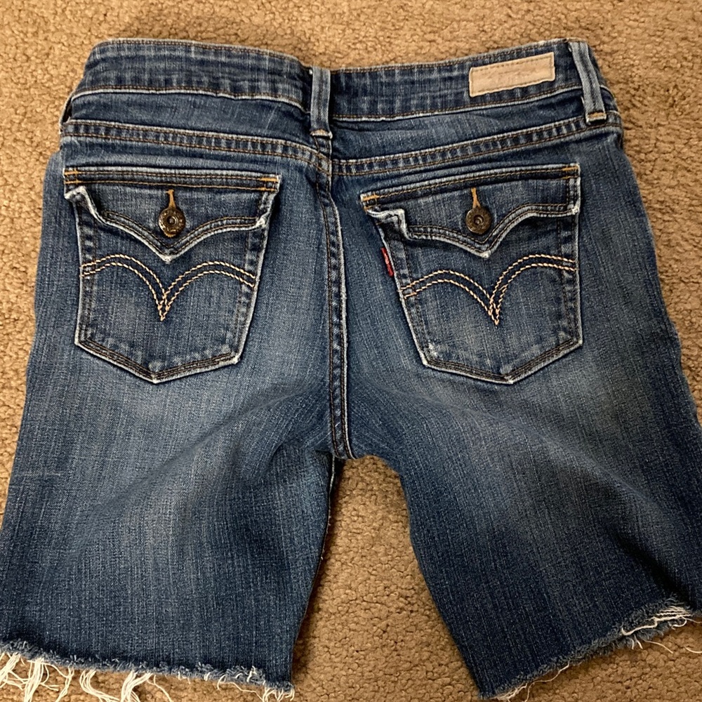Levi’s 545 jean shorts size 4